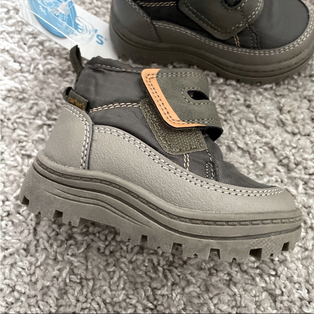 🔥2 !! pairs of Carter’s baby shoes size 4